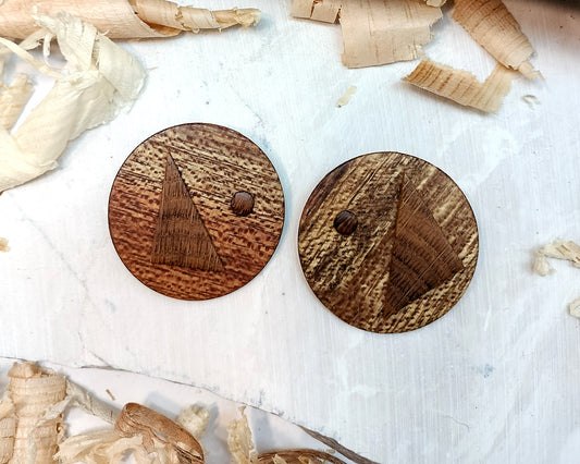Round stud earrings "The Oak Crown" from Meranti, Iroko and Oak wood