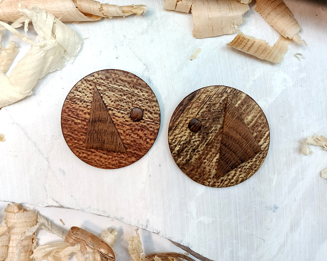 Round stud earrings  "The Oak Crown" from Meranti, Iroko and Oak wood