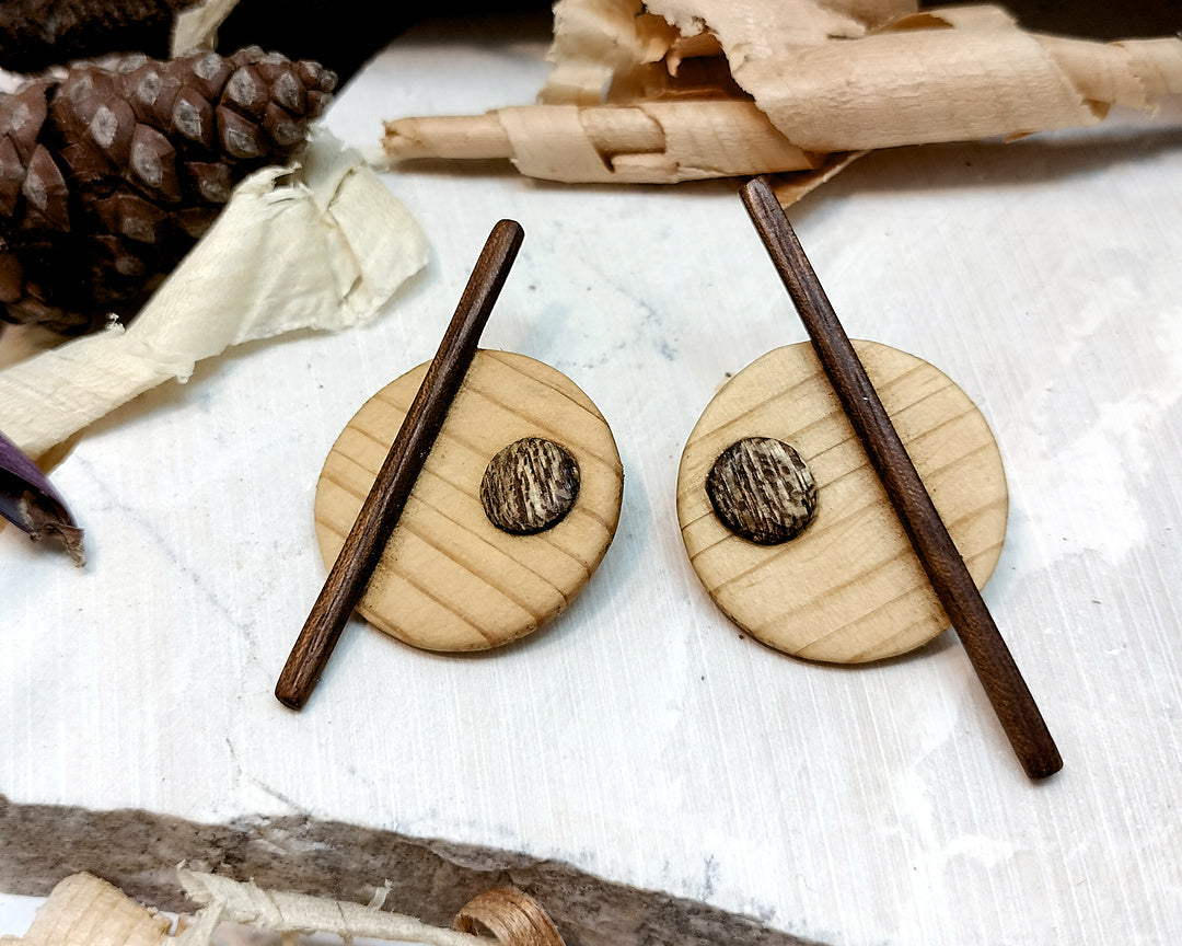 Round stud earrings "The Guiding Line" from Pine, Iroko and Meranti wood