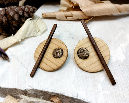 Round stud earrings "The Guiding Line" from Pine, Iroko and Meranti wood