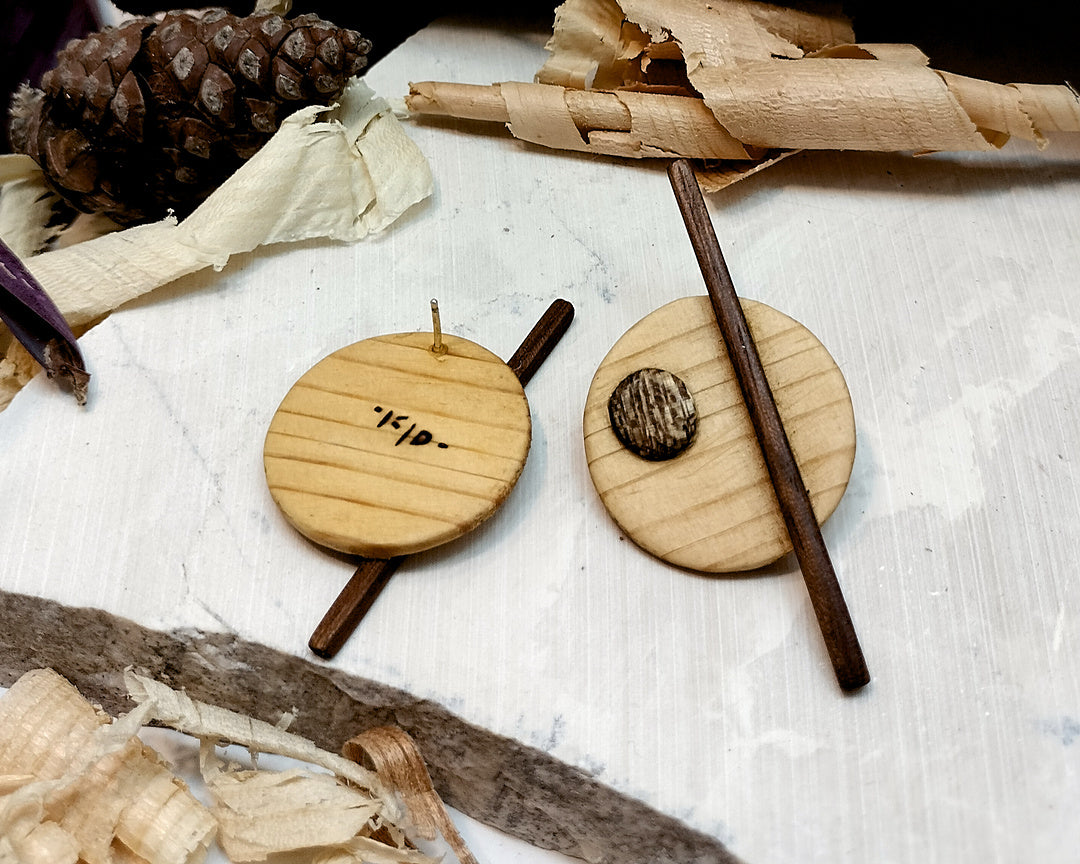 Round stud earrings "The Guiding Line" from Pine, Iroko and Meranti wood