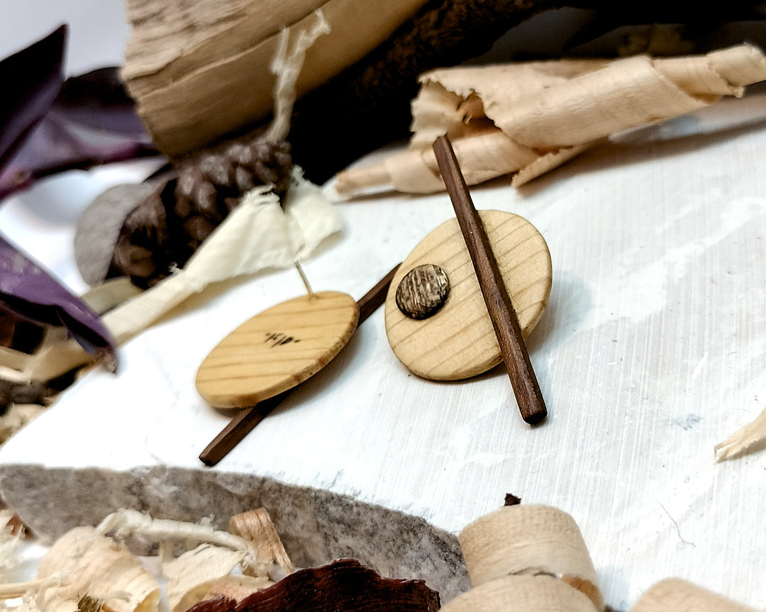 Round stud earrings "The Guiding Line" from Pine, Iroko and Meranti wood
