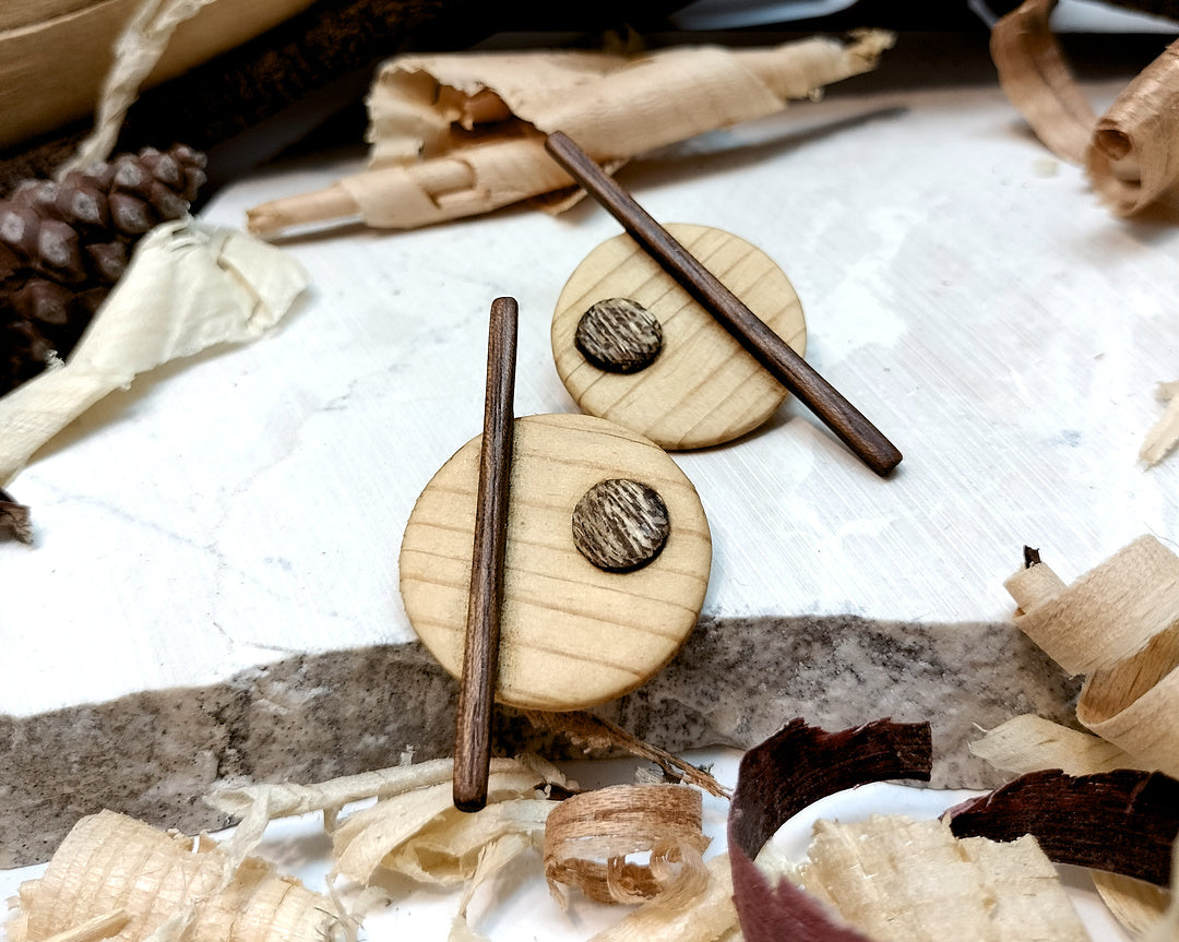 Round stud earrings "The Guiding Line" from Pine, Iroko and Meranti wood