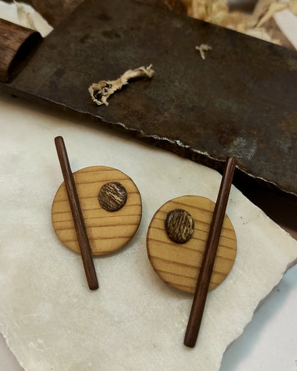 Round stud earrings "The Guiding Line" from Pine, Iroko and Meranti wood