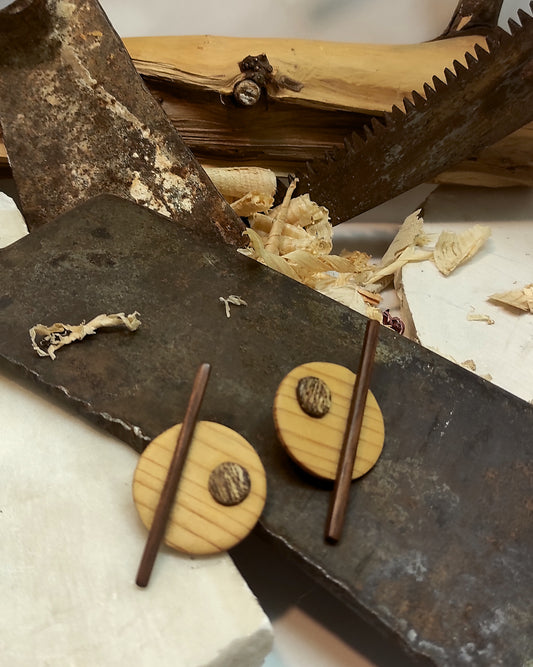 Round stud earrings "The Guiding Line" from Pine, Iroko and Meranti wood