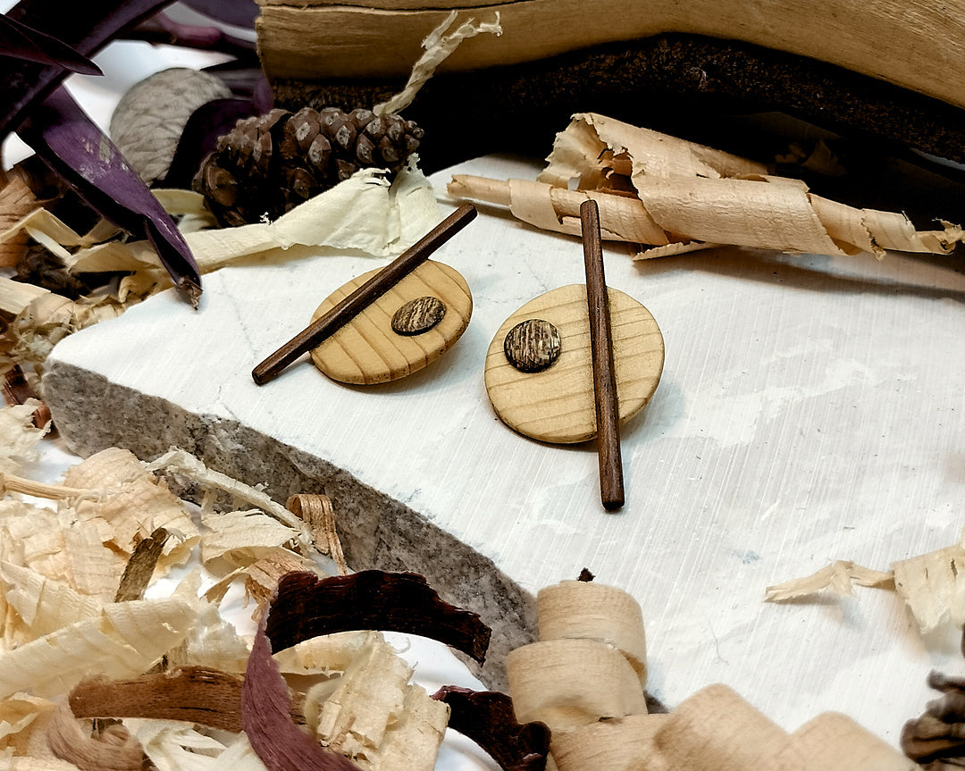 Round stud earrings "The Guiding Line" from Pine, Iroko and Meranti wood