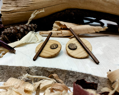 Round stud earrings "The Guiding Line" from Pine, Iroko and Meranti wood