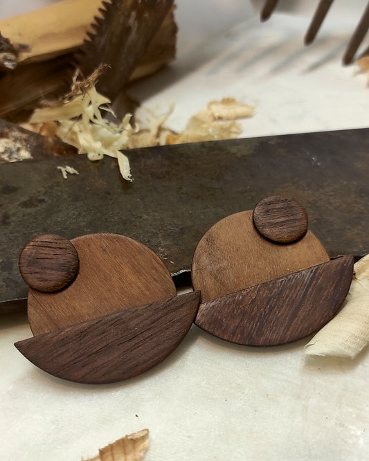 Round stud earrings "The Walnut Dawn" from Walnut and Iroko wood